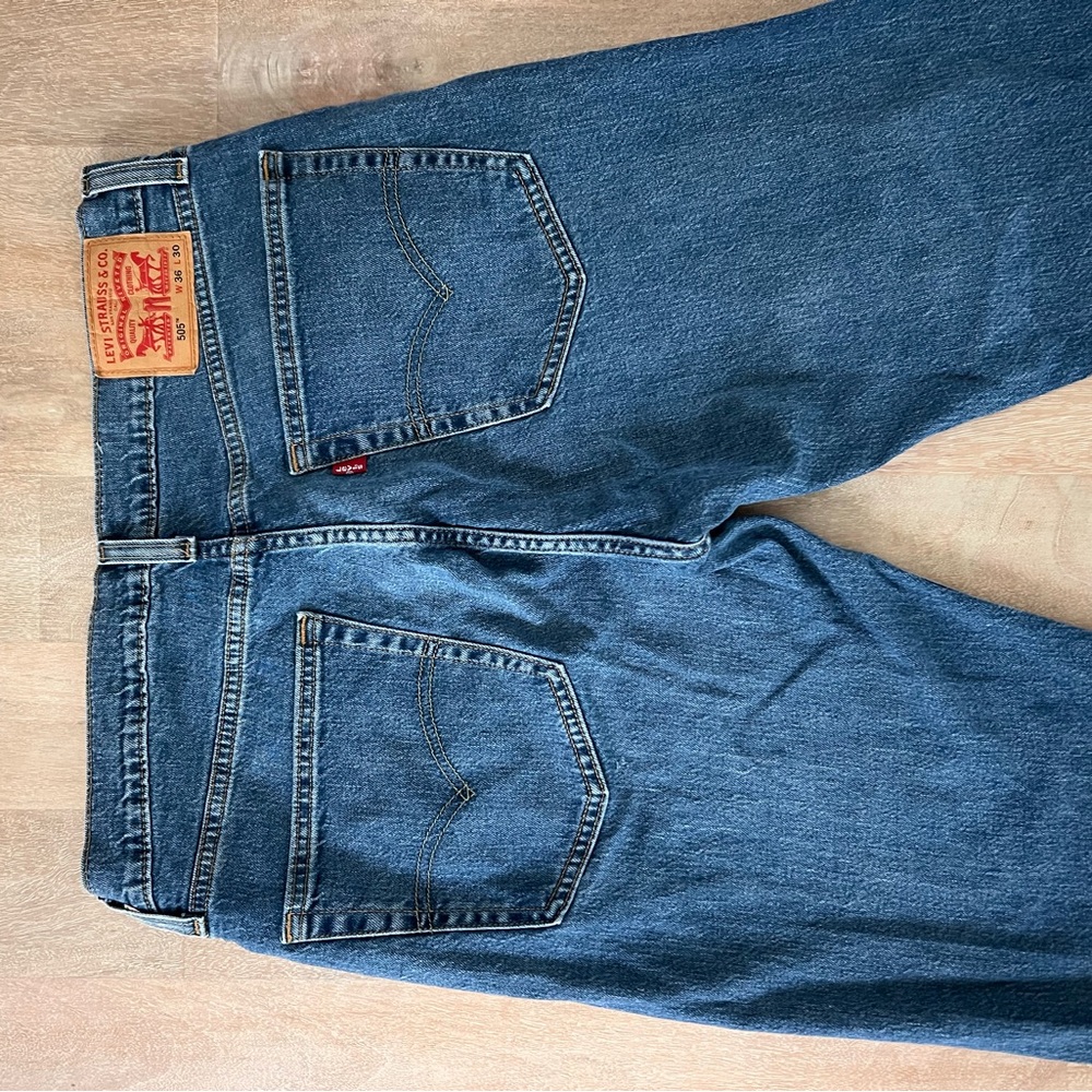 Levi’s Classic Blue Denim Men’s Jeans - Picture 4 of 5